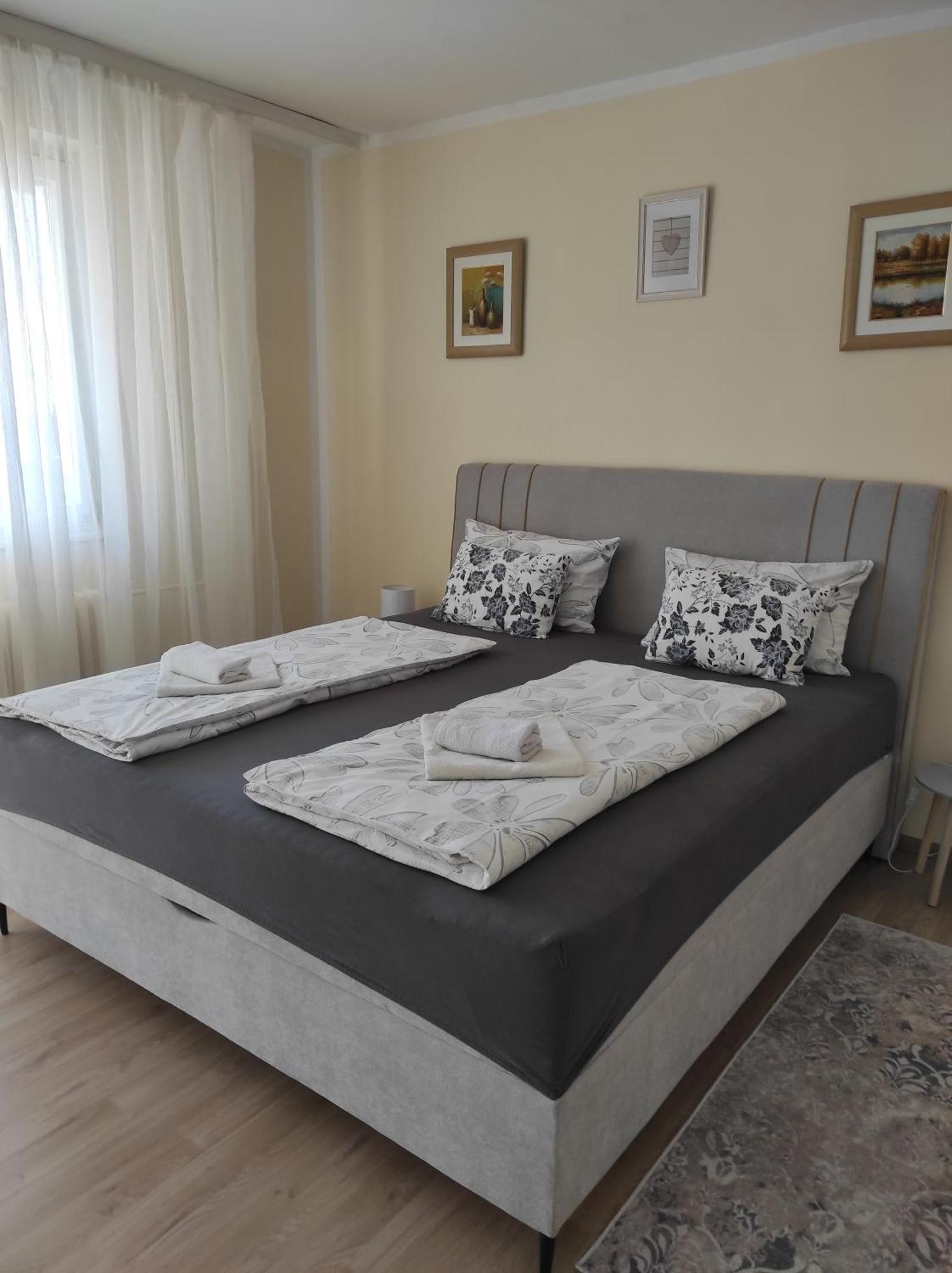 Ema Apartmani Vinkovci Exterior foto